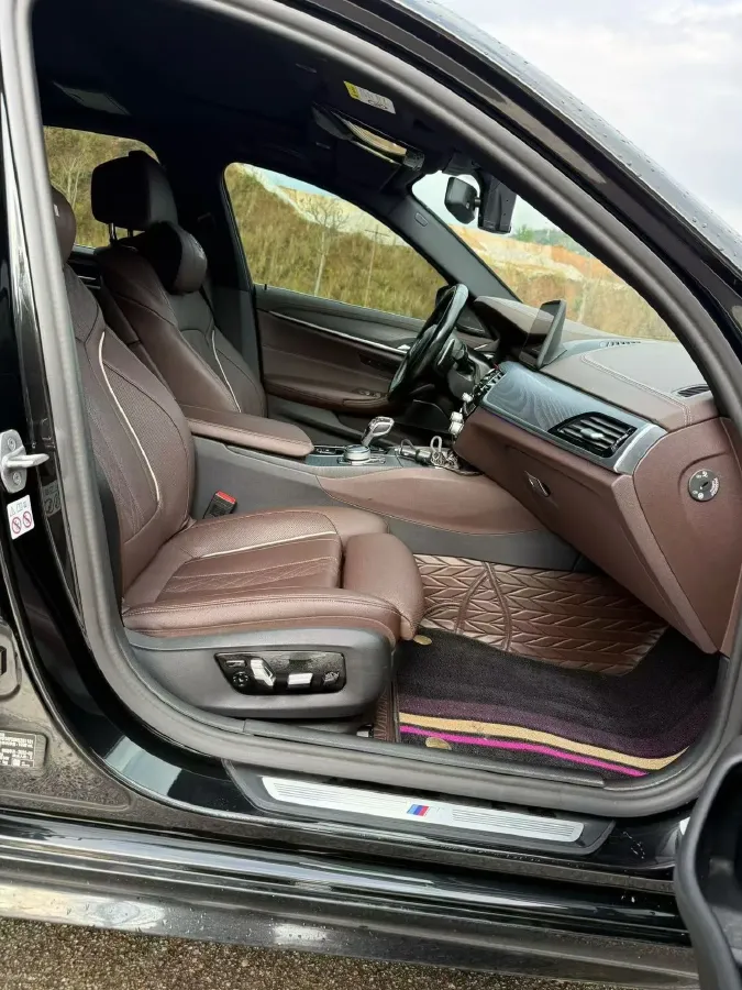 2022 BMW 5 Series 2.0T 252HP L4 8AT,autocango,china used car exporter,china ev exporter,chinese used car exporter,chinese used ev exporter