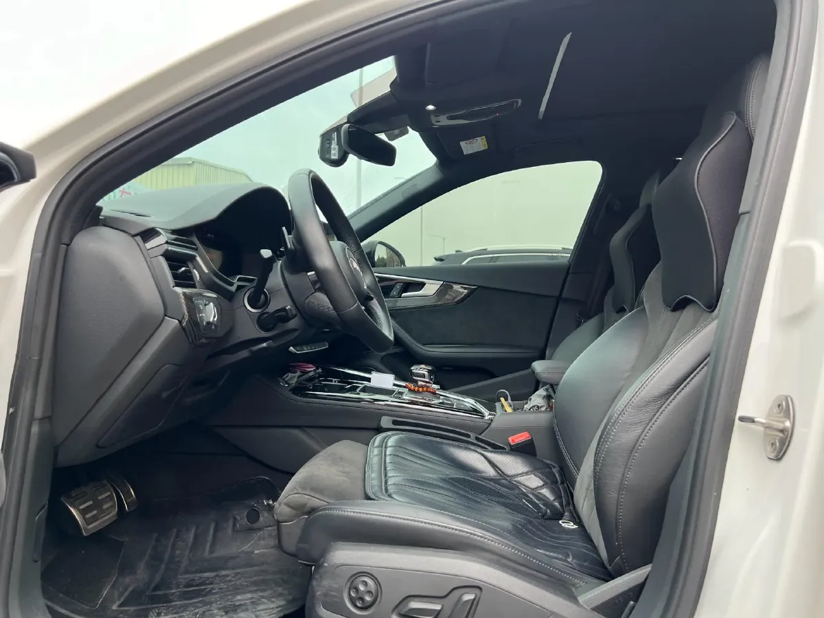 2023 Audi A4L 2.0T 245HP L4 7DCT,autocango,china used car exporter,china ev exporter,chinese used car exporter,chinese used ev exporter