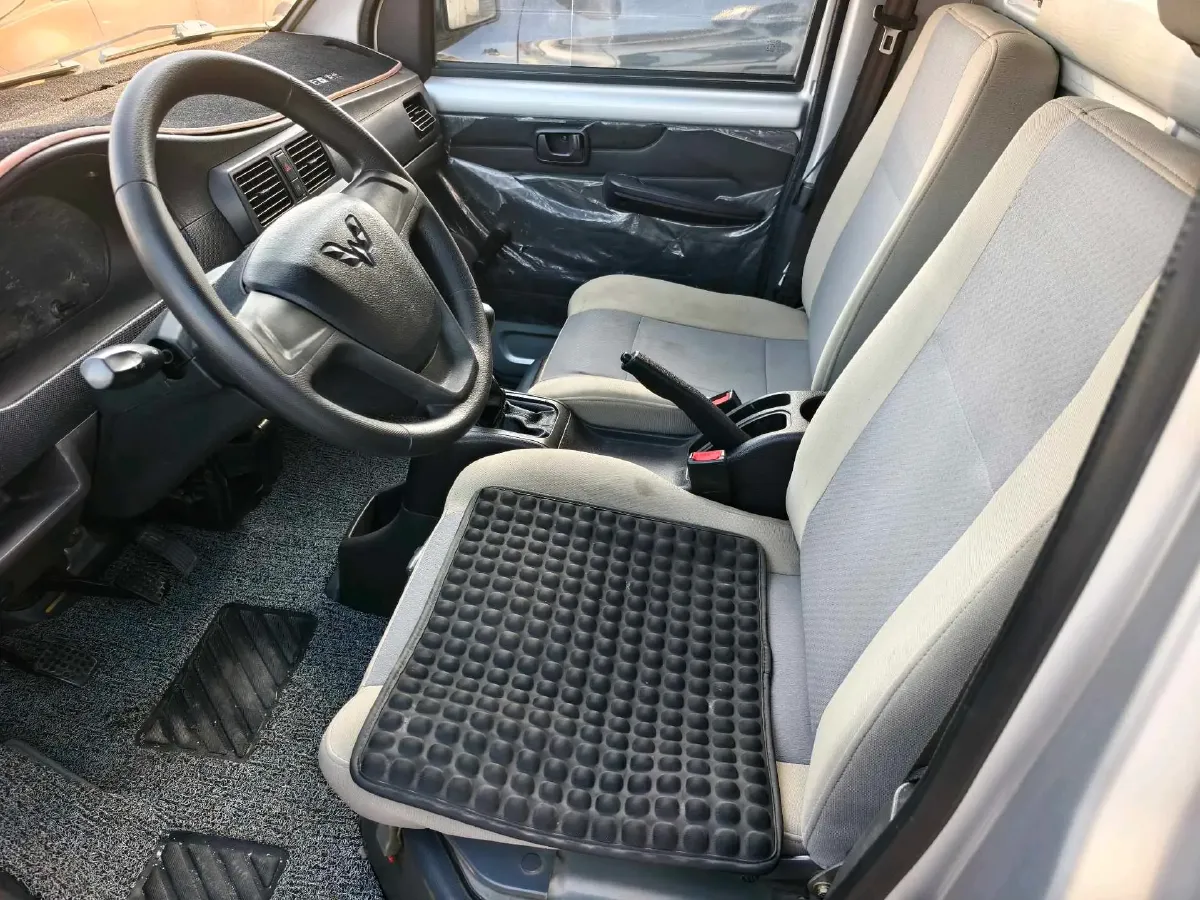 2016 WuLing ZhiGuang Mini Truck 1.2L 82HP L4 5MT,autocango,china used car exporter,china ev exporter,chinese used car exporter,chinese used ev exporter