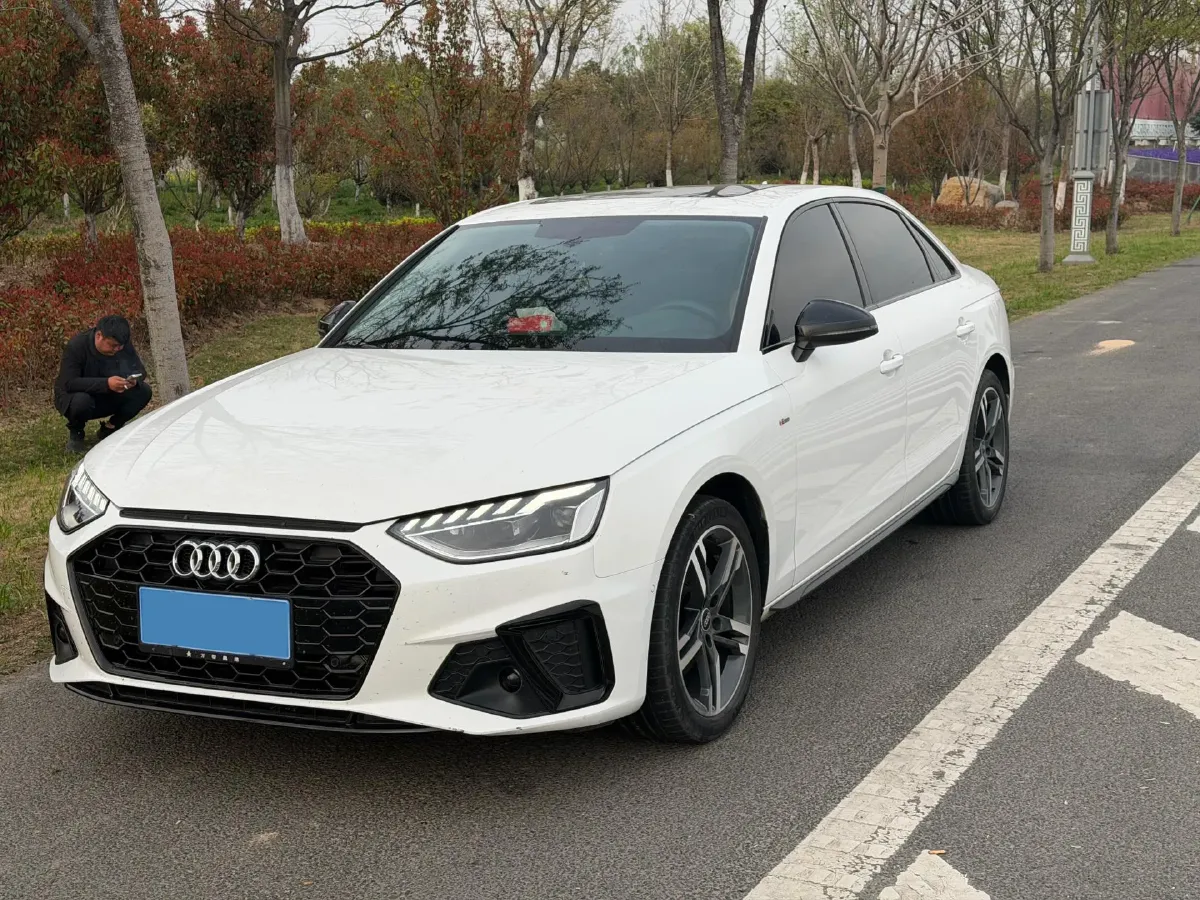 2022 Audi A4L 2.0T 190HP L4 7DCT,autocango,china used car exporter,china ev exporter,chinese used car exporter,chinese used ev exporter