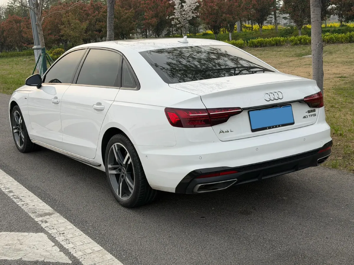 2022 Audi A4L 2.0T 190HP L4 7DCT,autocango,china used car exporter,china ev exporter,chinese used car exporter,chinese used ev exporter