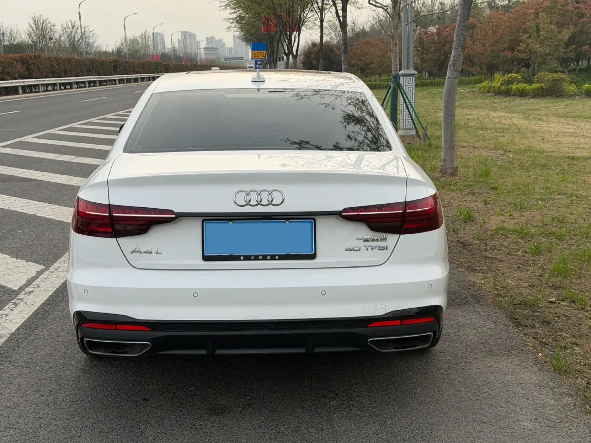 2022 Audi A4L 2.0T 190HP L4 7DCT,autocango,china used car exporter,china ev exporter,chinese used car exporter,chinese used ev exporter