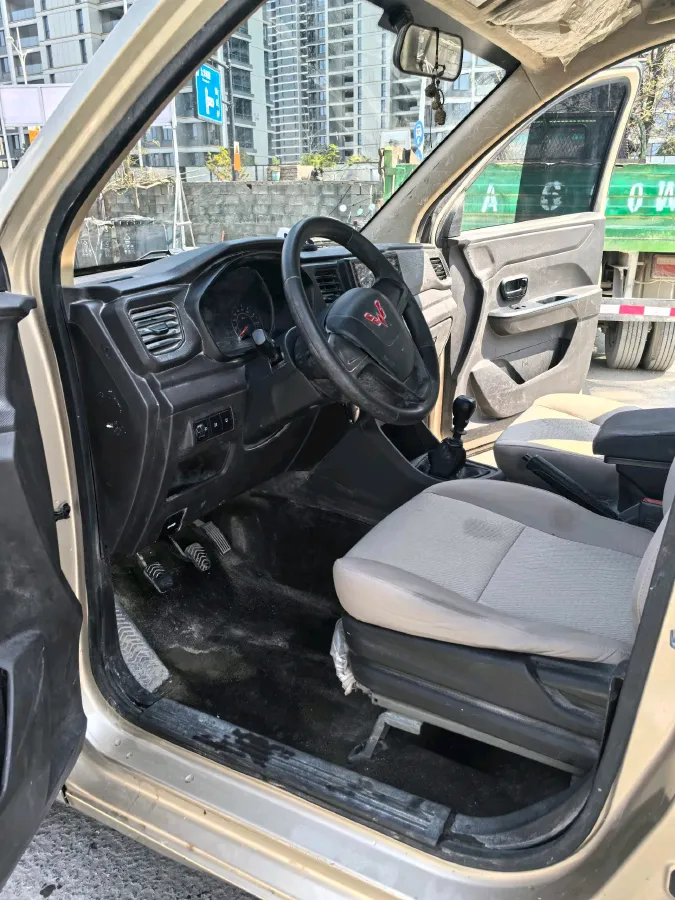 2021 WuLing HongGuang V 1.5L 99HP L4 6MT,autocango,china used car exporter,china ev exporter,chinese used car exporter,chinese used ev exporter