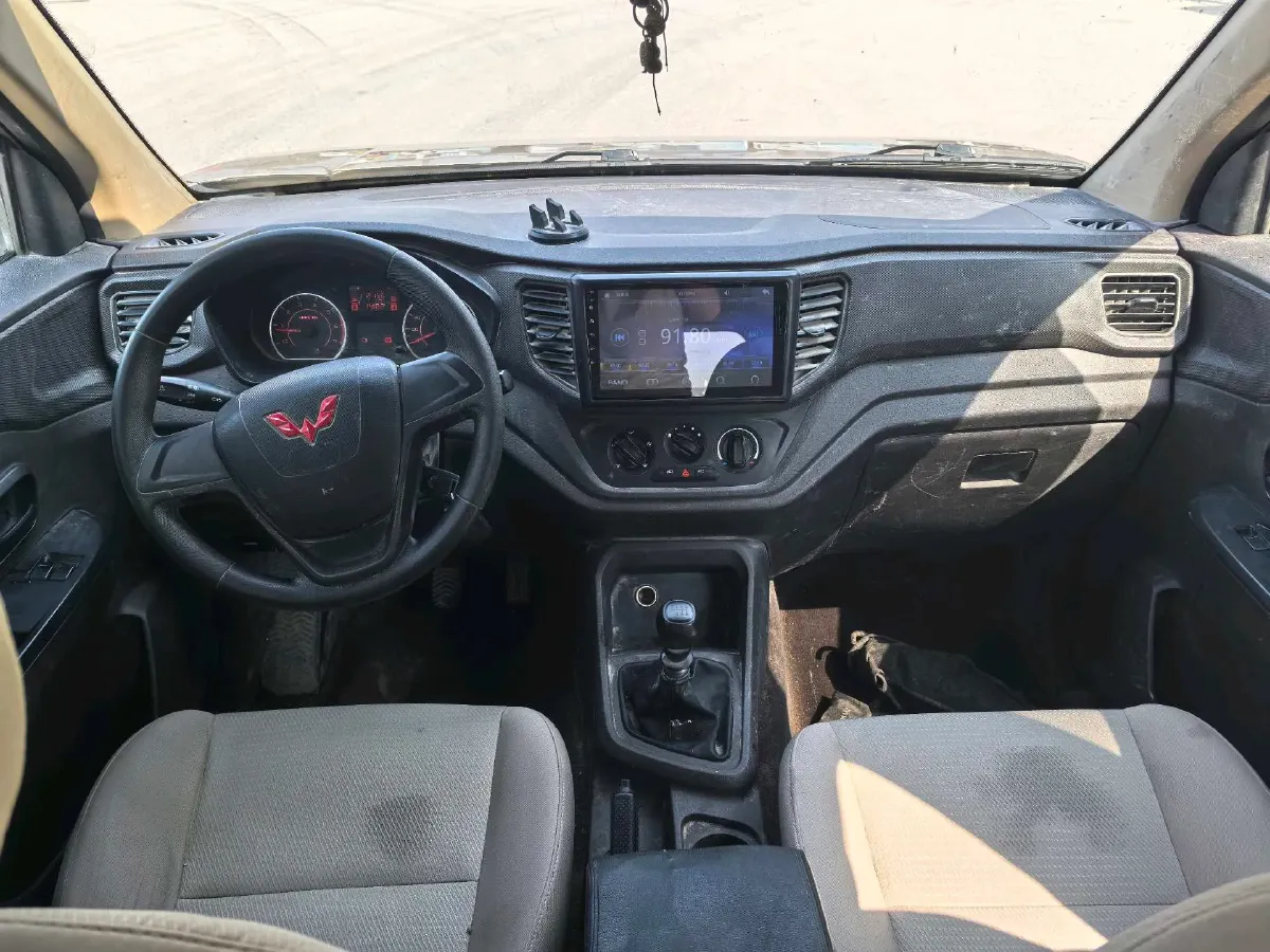 2021 WuLing HongGuang V 1.5L 99HP L4 6MT,autocango,china used car exporter,china ev exporter,chinese used car exporter,chinese used ev exporter