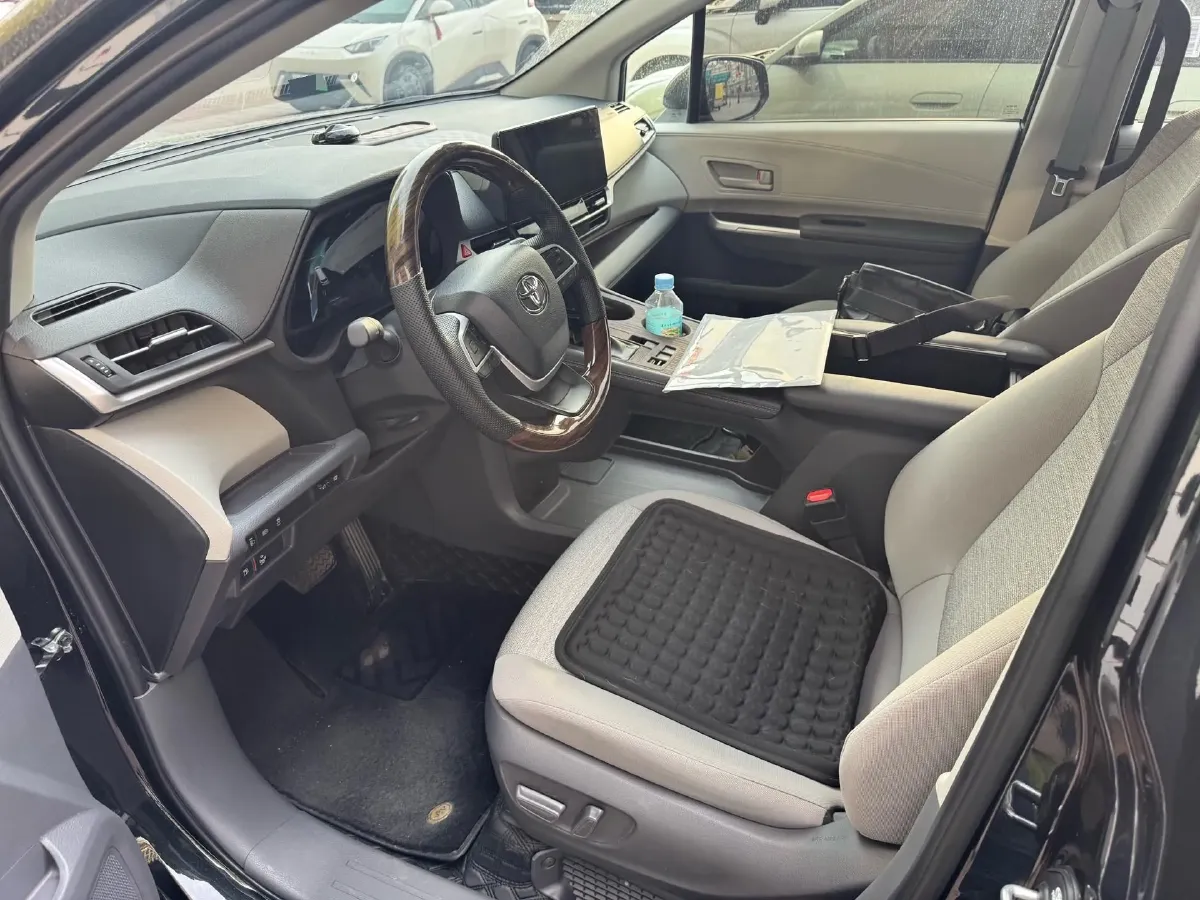 2024 Toyota Sienna 2.5L 189HP L4 E-CVT Hybrid,autocango,china used car exporter,china ev exporter,chinese used car exporter,chinese used ev exporter