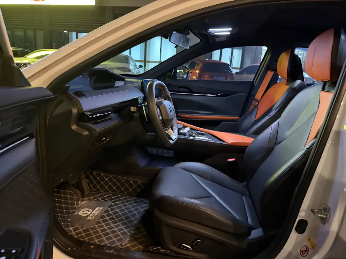 2022 ChangAn UNI-V 1.5T 188HP L4 7DCT,autocango,china used car exporter,china ev exporter,chinese used car exporter,chinese used ev exporter