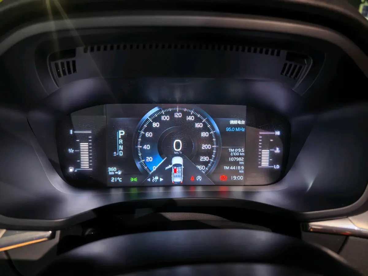 2020 Volvo XC60 2.0T 254HP L4 8AT,autocango,china used car exporter,china ev exporter,chinese used car exporter,chinese used ev exporter