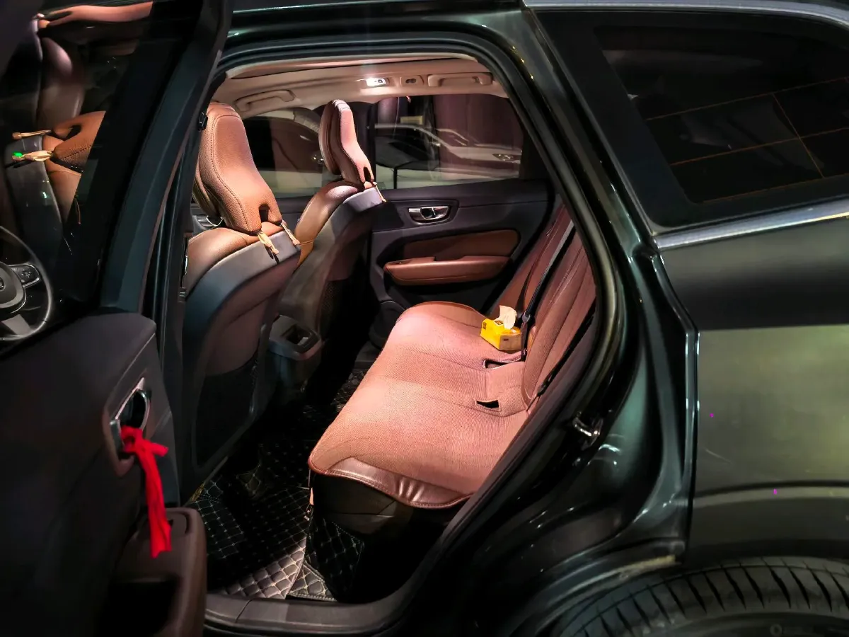 2020 Volvo XC60 2.0T 254HP L4 8AT,autocango,china used car exporter,china ev exporter,chinese used car exporter,chinese used ev exporter