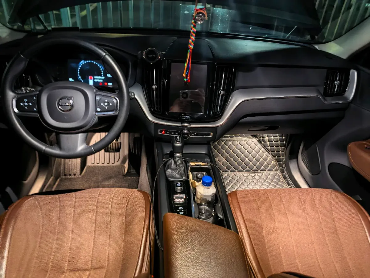 2020 Volvo XC60 2.0T 254HP L4 8AT,autocango,china used car exporter,china ev exporter,chinese used car exporter,chinese used ev exporter