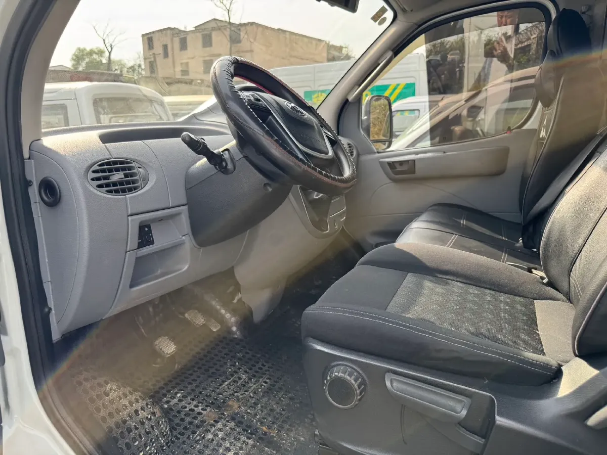 2019 MAXUS XinTu V80 2.5T 136HP L4 6MT,autocango,china used car exporter,china ev exporter,chinese used car exporter,chinese used ev exporter