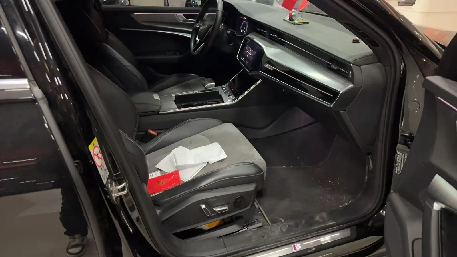 2023 Audi A6L 2.0T 245HP L4 7DCT,autocango,china used car exporter,china ev exporter,chinese used car exporter,chinese used ev exporter