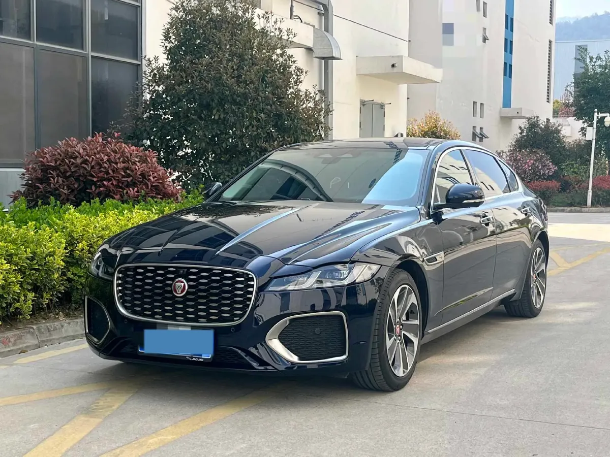 2022 Jaguar XFL 2.0T 200HP L4 8AT,autocango,china used car exporter,china ev exporter,chinese used car exporter,chinese used ev exporter