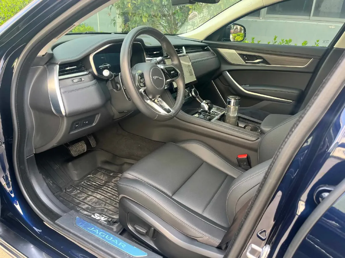 2022 Jaguar XFL 2.0T 200HP L4 8AT,autocango,china used car exporter,china ev exporter,chinese used car exporter,chinese used ev exporter