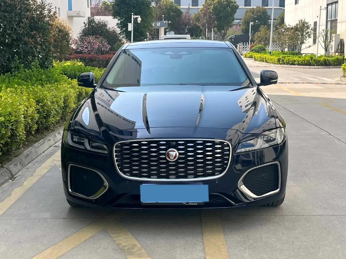 2022 Jaguar XFL 2.0T 200HP L4 8AT,autocango,china used car exporter,china ev exporter,chinese used car exporter,chinese used ev exporter