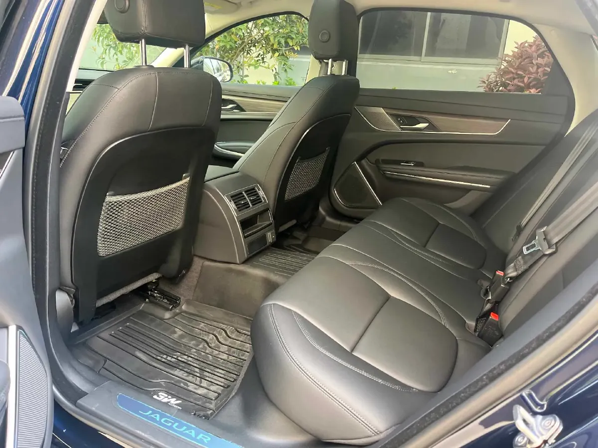 2022 Jaguar XFL 2.0T 200HP L4 8AT,autocango,china used car exporter,china ev exporter,chinese used car exporter,chinese used ev exporter