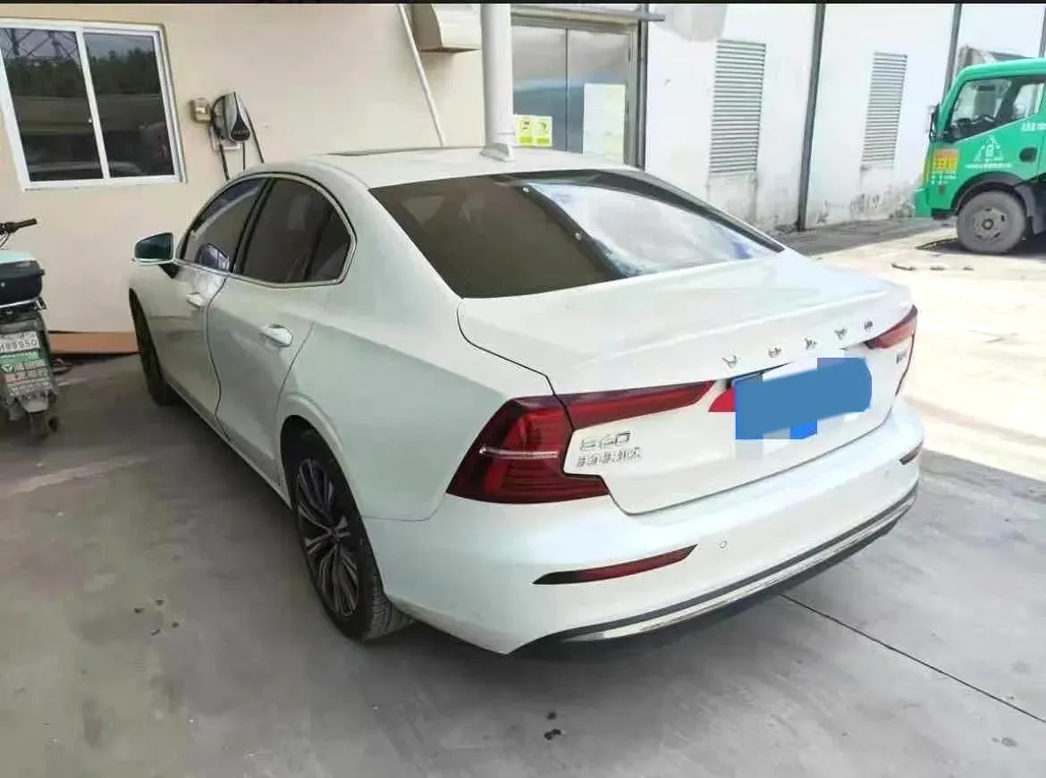 2023 Volvo S60 2.0T 197HP L4 7DCT,autocango,china used car exporter,china ev exporter,chinese used car exporter,chinese used ev exporter