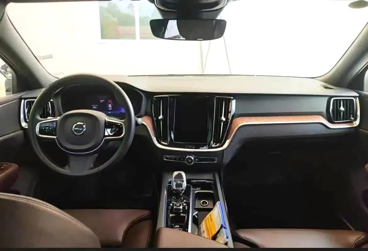 2023 Volvo S60 2.0T 197HP L4 7DCT,autocango,china used car exporter,china ev exporter,chinese used car exporter,chinese used ev exporter