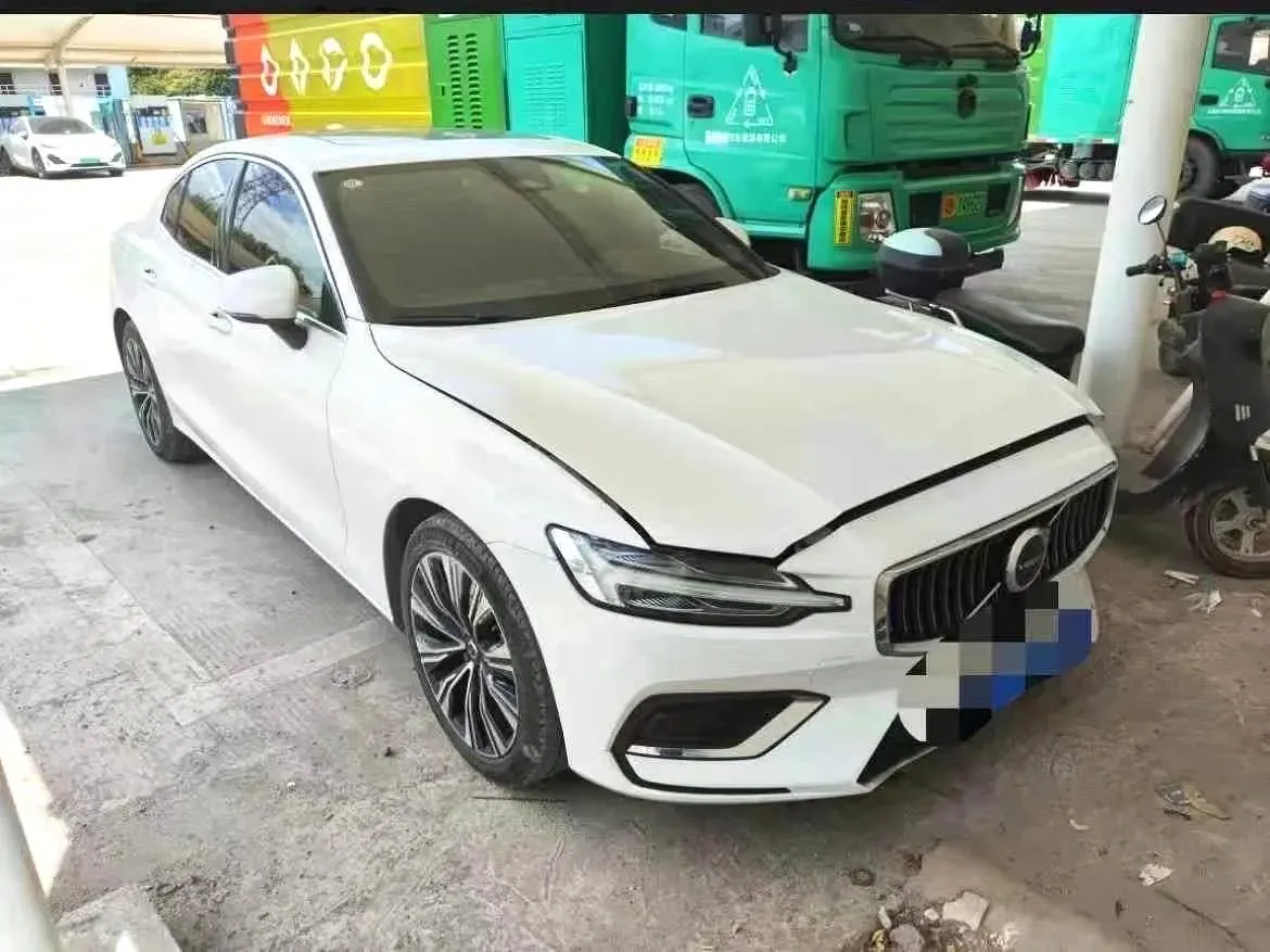 2023 Volvo S60 2.0T 197HP L4 7DCT,autocango,china used car exporter,china ev exporter,chinese used car exporter,chinese used ev exporter
