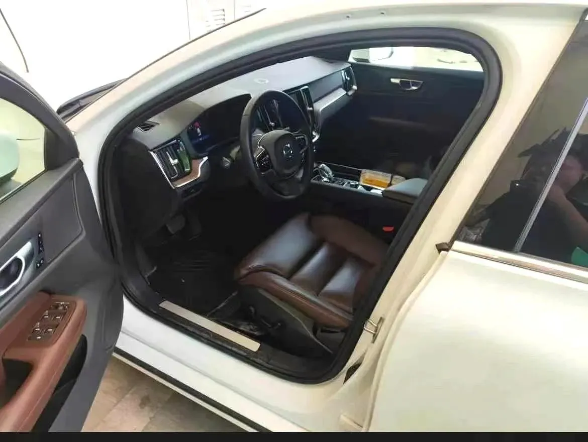 2023 Volvo S60 2.0T 197HP L4 7DCT,autocango,china used car exporter,china ev exporter,chinese used car exporter,chinese used ev exporter