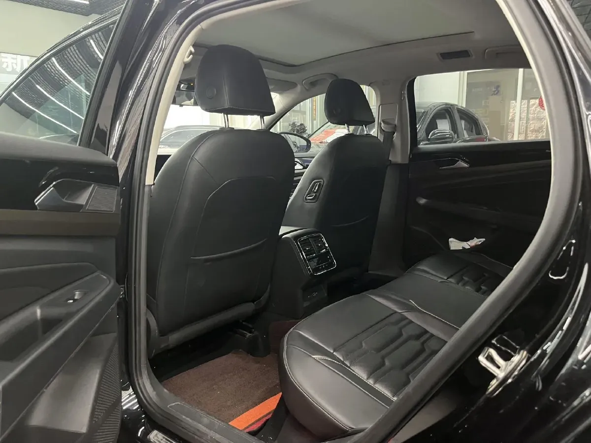 2021 Volkswagen Passat 2.0T 186HP L4 7DCT,autocango,china used car exporter,china ev exporter,chinese used car exporter,chinese used ev exporter