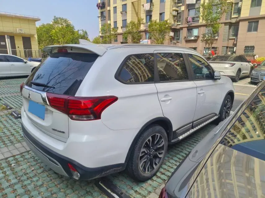 2020 Mitsubishi Outlander 2.0L 166HP L4 CVT,autocango,china used car exporter,china ev exporter,chinese used car exporter,chinese used ev exporter