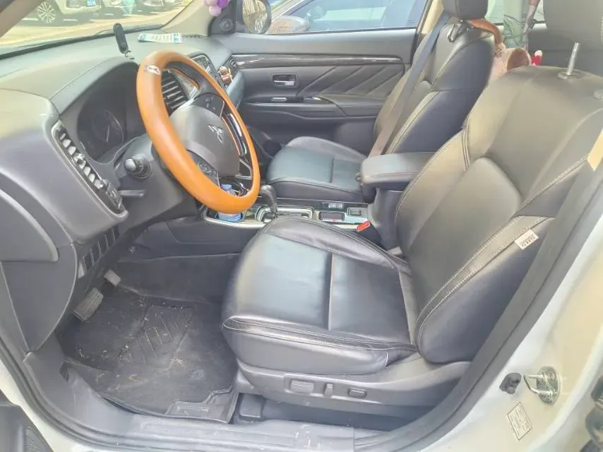 2020 Mitsubishi Outlander 2.0L 166HP L4 CVT,autocango,china used car exporter,china ev exporter,chinese used car exporter,chinese used ev exporter