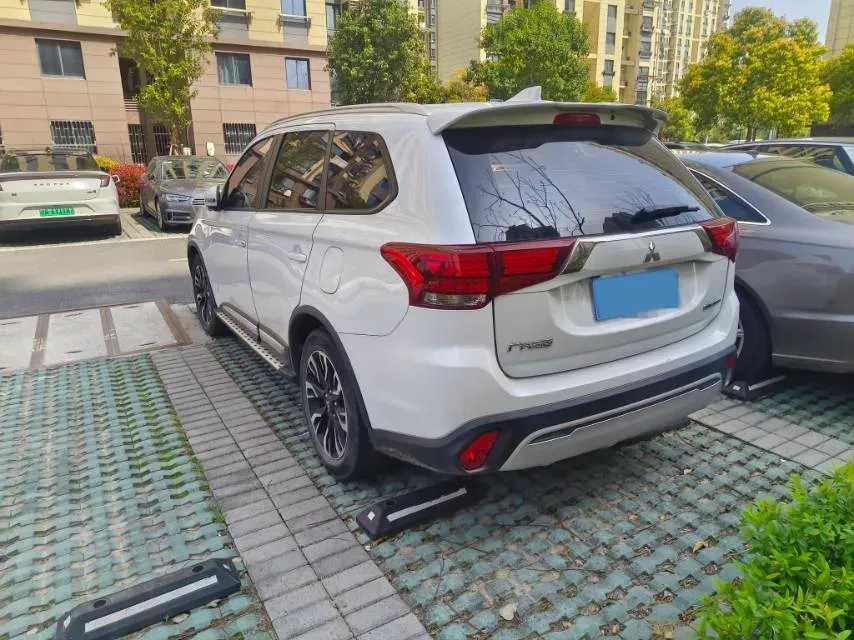 2020 Mitsubishi Outlander 2.0L 166HP L4 CVT,autocango,china used car exporter,china ev exporter,chinese used car exporter,chinese used ev exporter