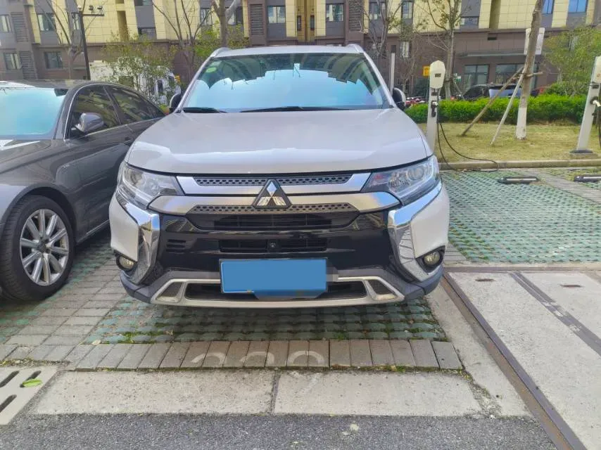 2020 Mitsubishi Outlander 2.0L 166HP L4 CVT,autocango,china used car exporter,china ev exporter,chinese used car exporter,chinese used ev exporter