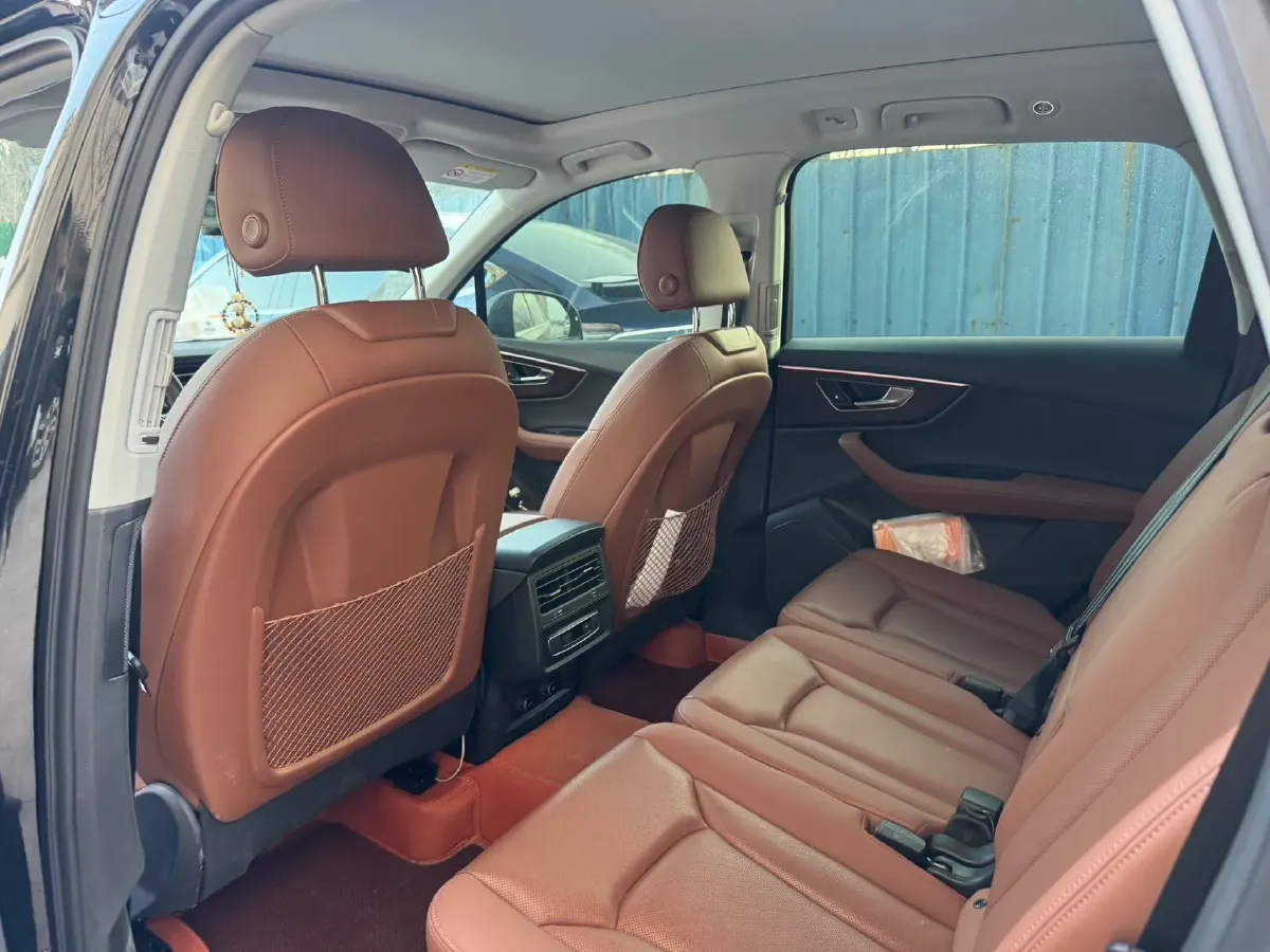2025 Audi Q7 2.0T 265HP L4 8AT,autocango,china used car exporter,china ev exporter,chinese used car exporter,chinese used ev exporter