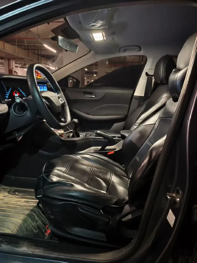 2023 Roewe i5 1.5L 129HP L4 5MT,autocango,china used car exporter,china ev exporter,chinese used car exporter,chinese used ev exporter