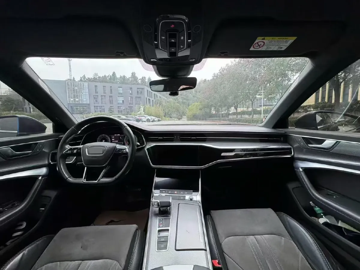2022 Audi A6L 2.0T 224HP L4 7DCT,autocango,china used car exporter,china ev exporter,chinese used car exporter,chinese used ev exporter