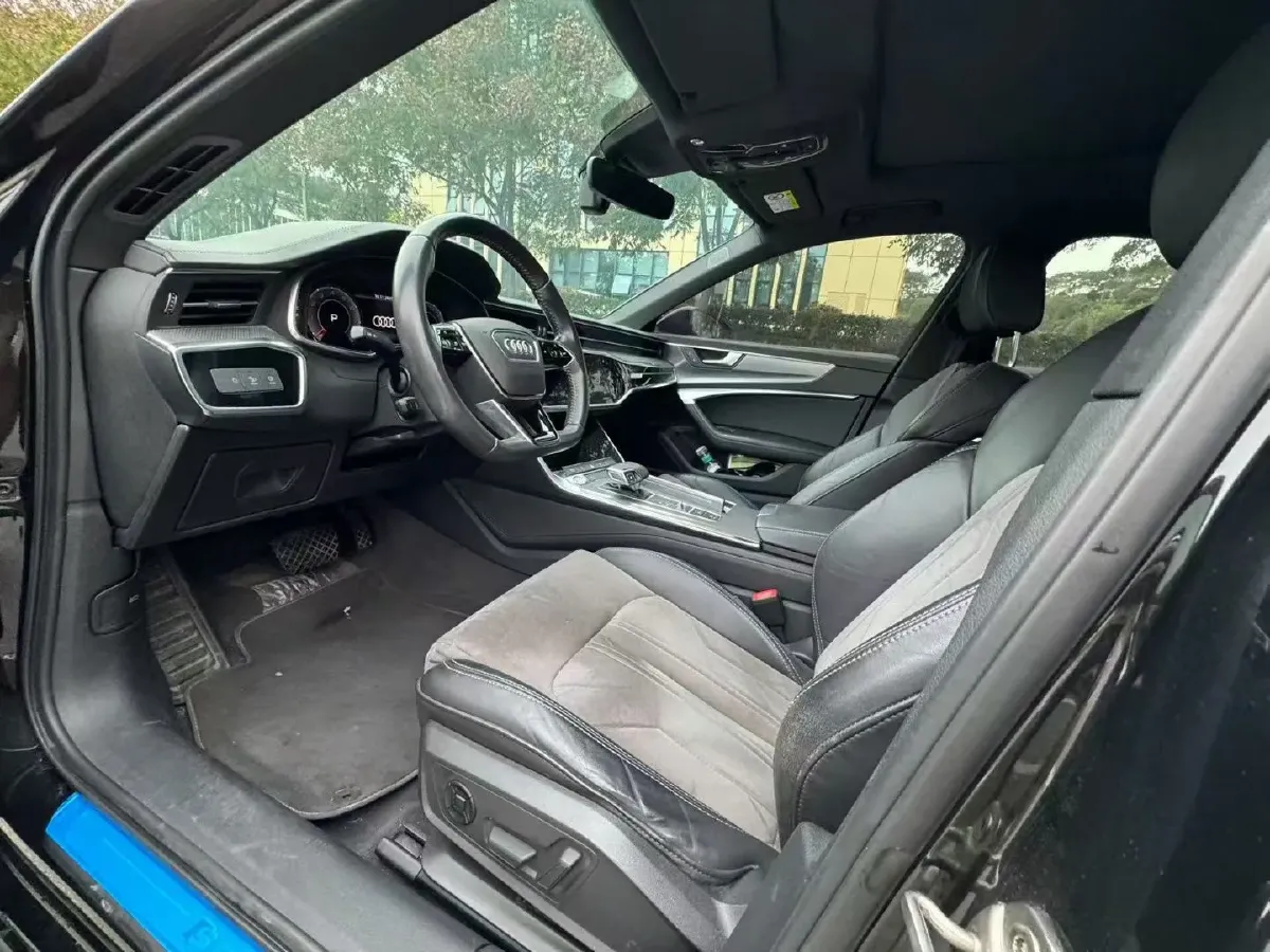 2022 Audi A6L 2.0T 224HP L4 7DCT,autocango,china used car exporter,china ev exporter,chinese used car exporter,chinese used ev exporter