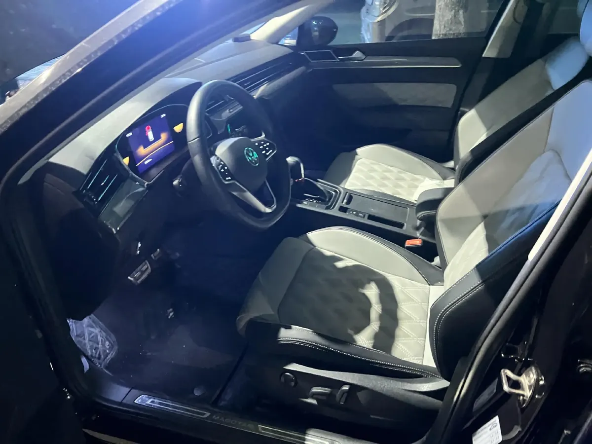 2023 Volkswagen Magotan 2.0T 186HP L4 7DCT,autocango,china used car exporter,china ev exporter,chinese used car exporter,chinese used ev exporter