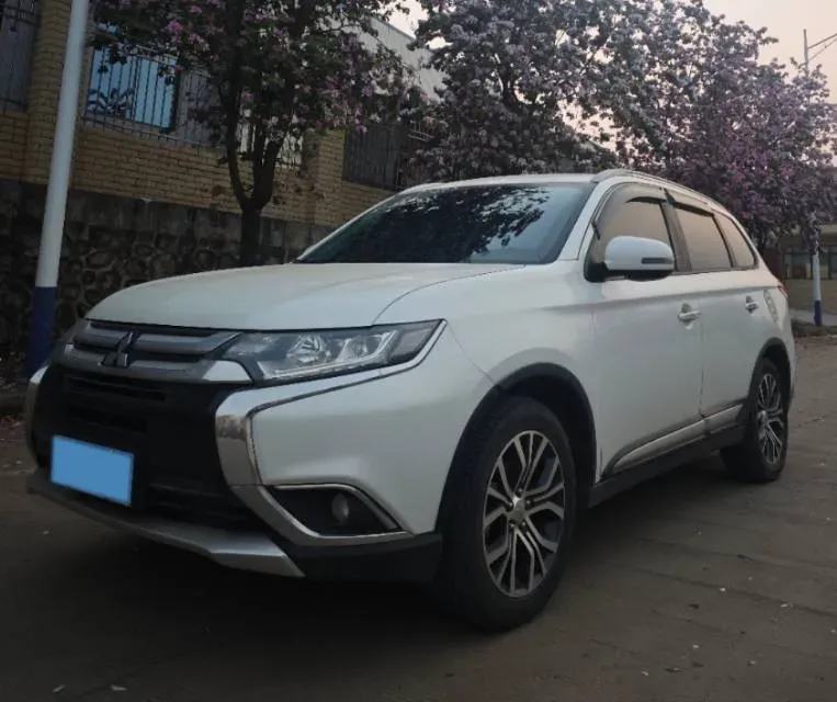 2017 Mitsubishi Outlander 2.0L 166HP L4 CVT,autocango,china used car exporter,china ev exporter,chinese used car exporter,chinese used ev exporter