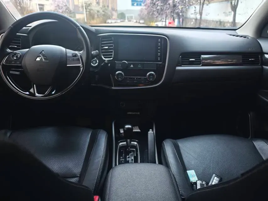 2017 Mitsubishi Outlander 2.0L 166HP L4 CVT,autocango,china used car exporter,china ev exporter,chinese used car exporter,chinese used ev exporter