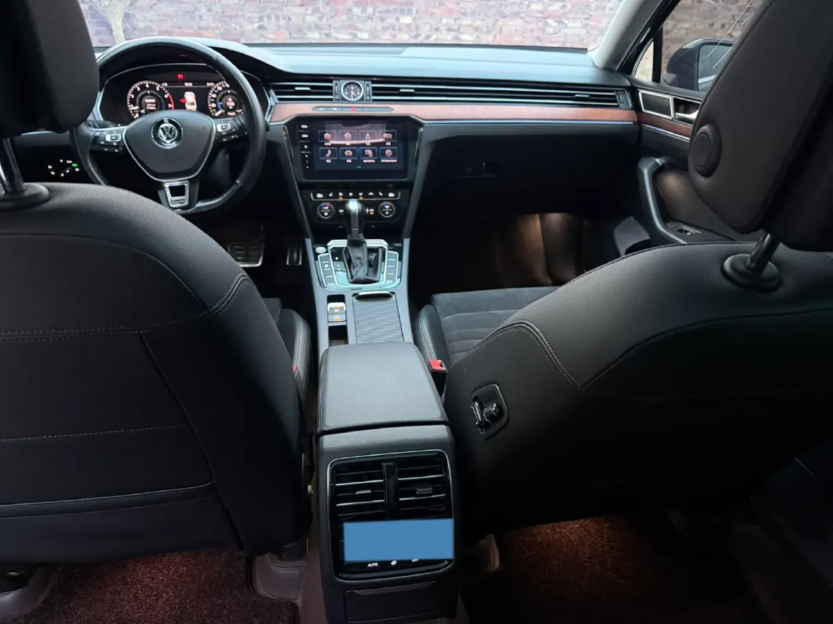 2019 Volkswagen Magotan 2.0T 186HP L4 7DCT,autocango,china used car exporter,china ev exporter,chinese used car exporter,chinese used ev exporter