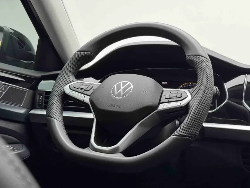 2024 Volkswagen Passat 2.0T 186HP L4 7DCT,autocango,china used car exporter,china ev exporter,chinese used car exporter,chinese used ev exporter