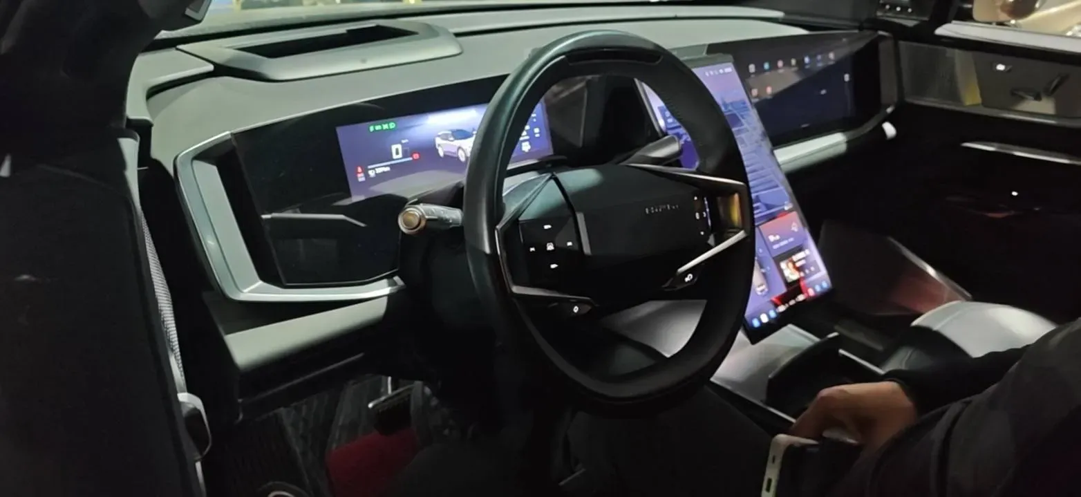 2023 HiPhi Y BEV 76.6KWH,autocango,china used car exporter,china ev exporter,chinese used car exporter,chinese used ev exporter