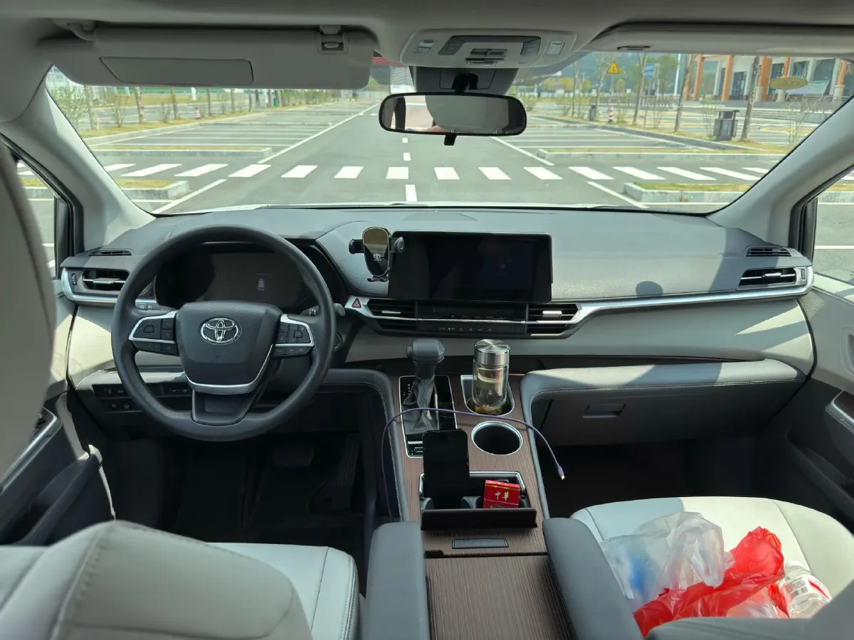 2024 Toyota Sienna 2.5L 189HP L4 E-CVT Hybrid,autocango,china used car exporter,china ev exporter,chinese used car exporter,chinese used ev exporter