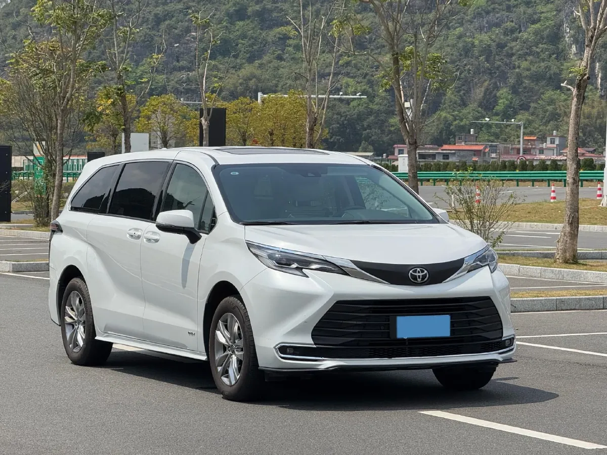 2024 Toyota Sienna 2.5L 189HP L4 E-CVT Hybrid,autocango,china used car exporter,china ev exporter,chinese used car exporter,chinese used ev exporter