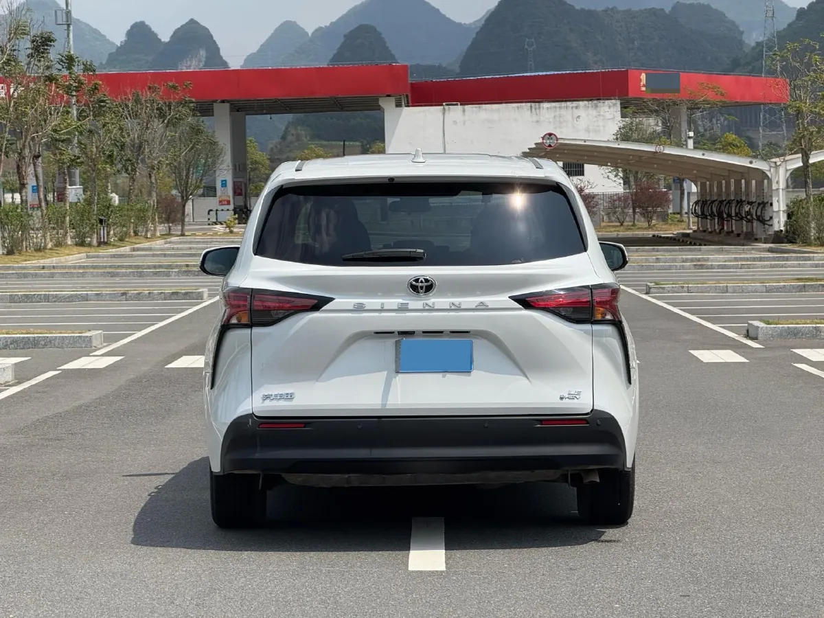 2024 Toyota Sienna 2.5L 189HP L4 E-CVT Hybrid,autocango,china used car exporter,china ev exporter,chinese used car exporter,chinese used ev exporter