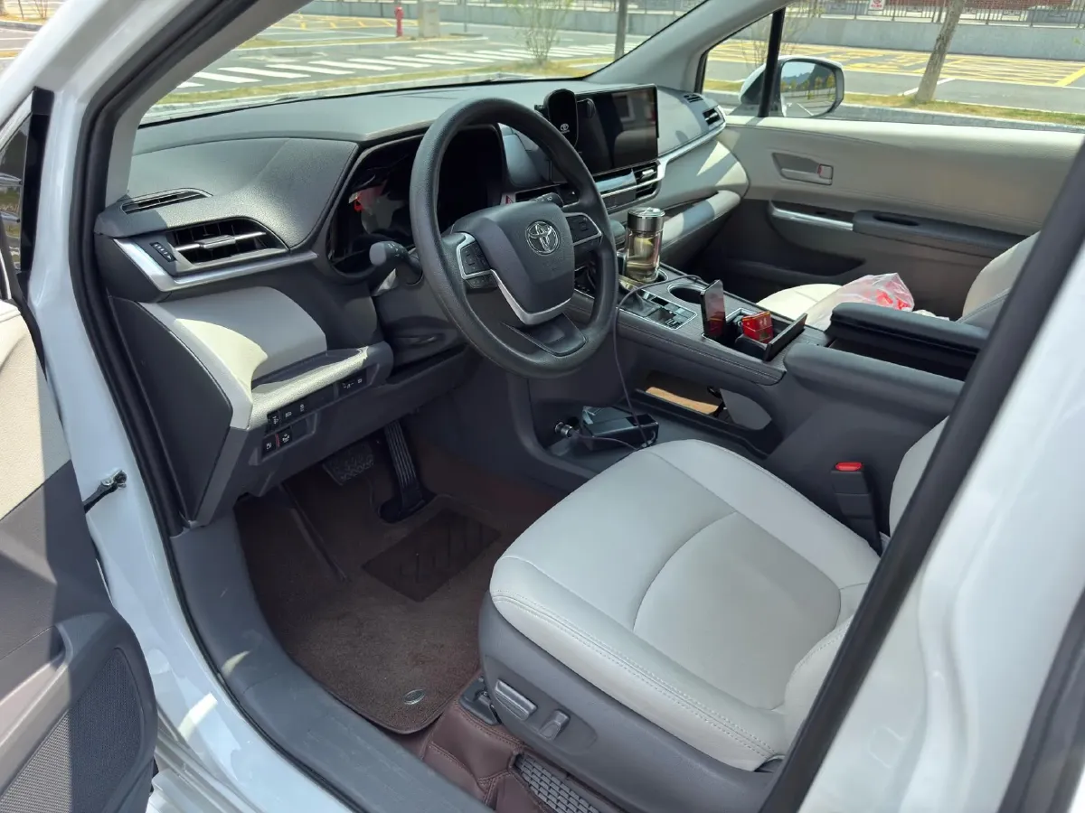 2024 Toyota Sienna 2.5L 189HP L4 E-CVT Hybrid,autocango,china used car exporter,china ev exporter,chinese used car exporter,chinese used ev exporter