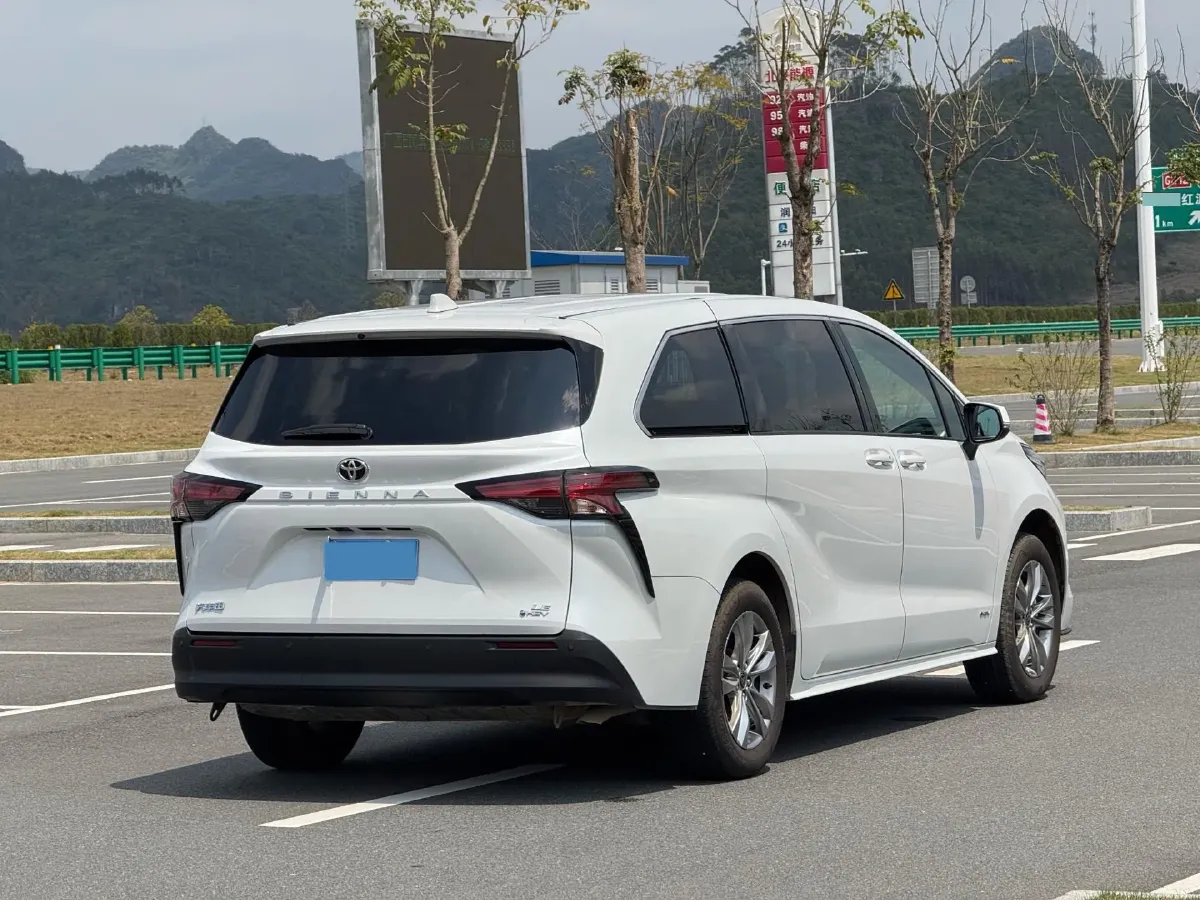 2024 Toyota Sienna 2.5L 189HP L4 E-CVT Hybrid,autocango,china used car exporter,china ev exporter,chinese used car exporter,chinese used ev exporter