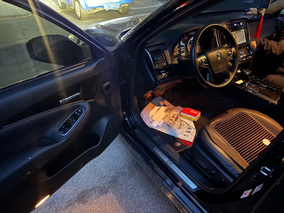 2015 Toyota Crown 2.0T 235HP L4 8AT,autocango,china used car exporter,china ev exporter,chinese used car exporter,chinese used ev exporter