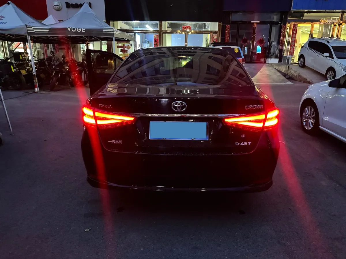 2015 Toyota Crown 2.0T 235HP L4 8AT,autocango,china used car exporter,china ev exporter,chinese used car exporter,chinese used ev exporter