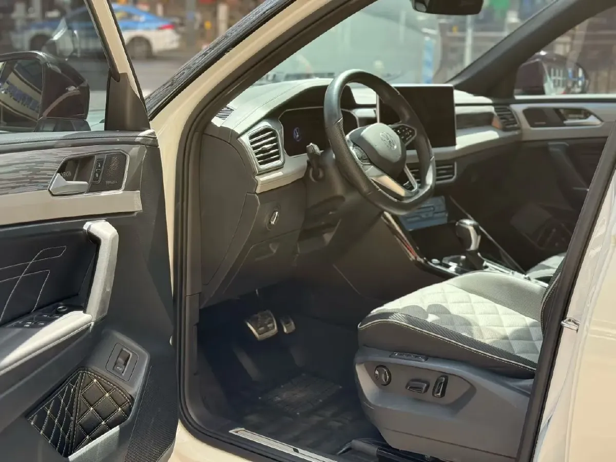 2023 Volkswagen Tayron X 2.0T 220HP L4 7DCT,autocango,china used car exporter,china ev exporter,chinese used car exporter,chinese used ev exporter