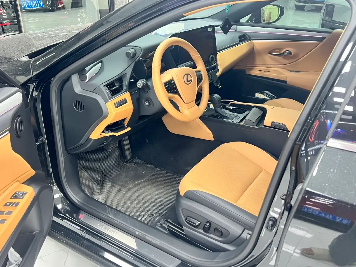 2025 Lexus ES 2.0L 173HP L4 CVT,autocango,china used car exporter,china ev exporter,chinese used car exporter,chinese used ev exporter