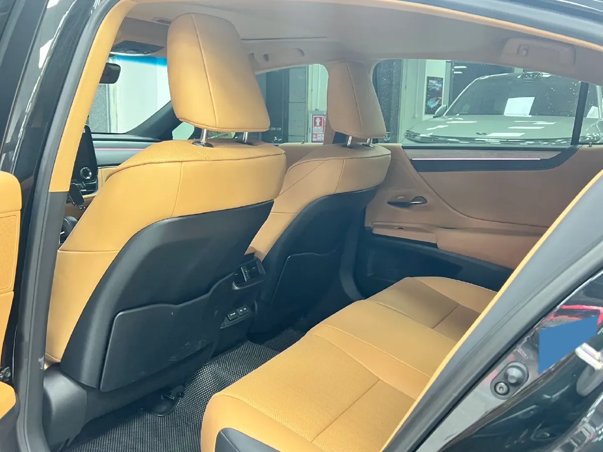 2025 Lexus ES 2.0L 173HP L4 CVT,autocango,china used car exporter,china ev exporter,chinese used car exporter,chinese used ev exporter