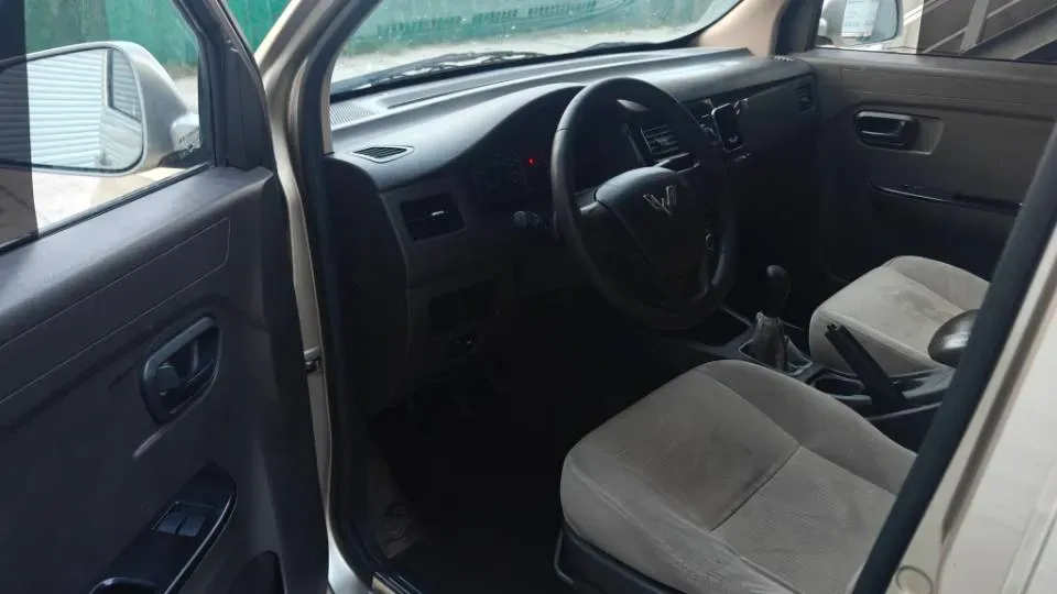 2016 WuLing RongGuang V 1.5L 112HP L4 5MT,autocango,china used car exporter,china ev exporter,chinese used car exporter,chinese used ev exporter