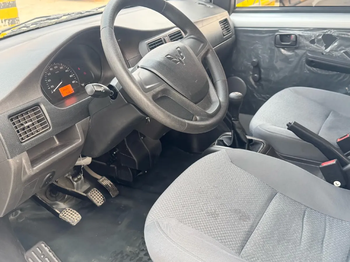 2021 WuLing RongGuang Mini Truck 1.2L 76HP L4 5MT,autocango,china used car exporter,china ev exporter,chinese used car exporter,chinese used ev exporter